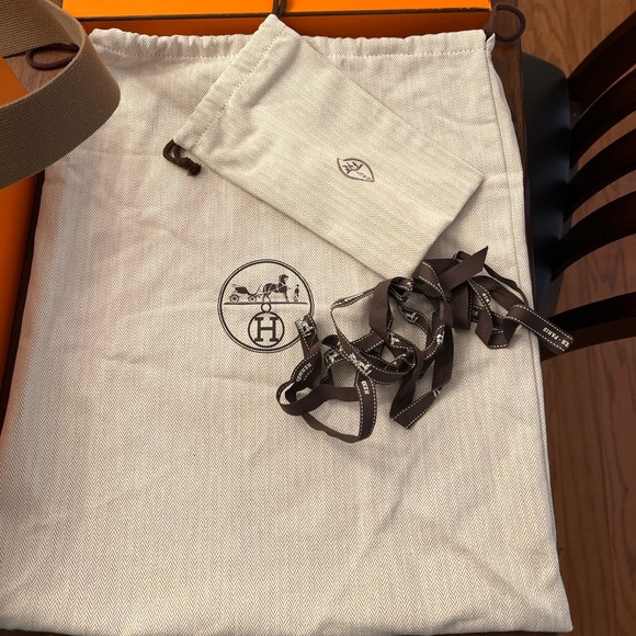 HERMES
Taurillon Clemence Evelyne III PM Etoupe - Picture 5 of 11